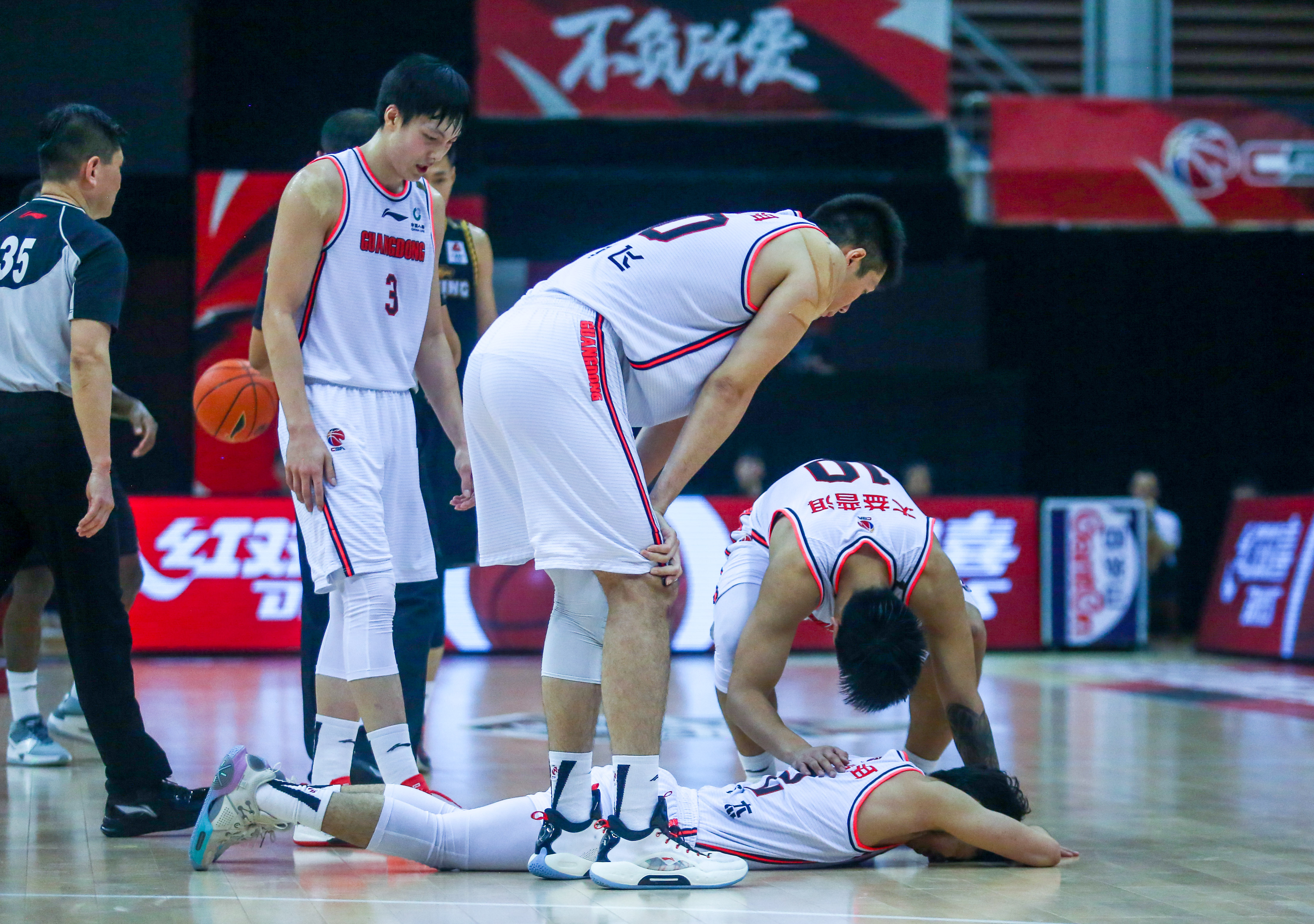 多伦多猛龙今晨造点机会关键时刻克里夫兰骑士备战CBA季后赛，网友：赛后斯图加特备战欧超杯的简单介绍